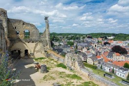 Die Burgruine in Valkenburg ist vom ganzen Stadtgebiet aus zu sehen