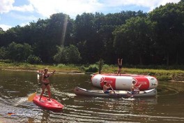 Aquajump Trampolin zum Springen in den Fluss Vecht Holland