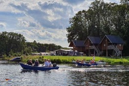 Camping am niederländischen Fluss Vecht und ganz nahe dem gemütlichen Städtchen Ommen
