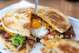 Das Gyros des griechischen Restaurants Meat and Greek in Amsterdam wird nach altem Familienrezept des Besitzers zubereitet