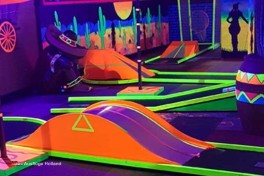 Glow-in-the-Dark Minigolfbahn in Drenthe Holland