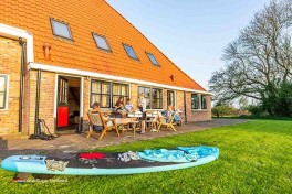 Kleiner Campingplatz am Wasser in Friesland Holland