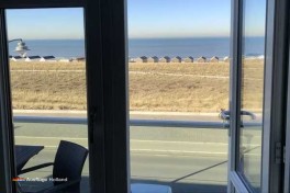 Hotel mit Aussicht auf Strand und Meer in Holland
