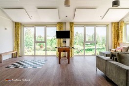 Gruppenunterkunft in Holland mit Relax-Raum mit Bar