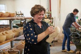 Holzschuhfabrik in Overijssel Holland besuchen
