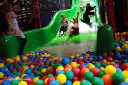 Indoor Spielplatz in Nordbrabant Holland – Spaß und Action für Kinder