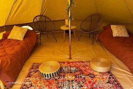 Neben den Stellplätzen vermietet Zen Ranch auch einige einfache stimmungsvoll eingerichtete Unterkünfte