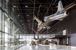 Zwischen Panzern und Flugzeuge