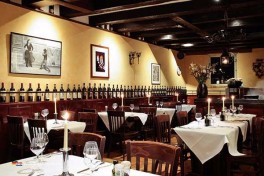 Das italienische Restaurant Casa di David befindet sich an einer gemütlichen Amsterdamer Gracht
