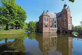 Schloss Cannenburch Holland im Sommer